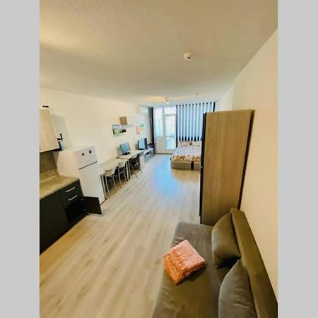 Апартаменты Large Studio In Studentski Grad With Huge Terrace София Экстерьер фото
