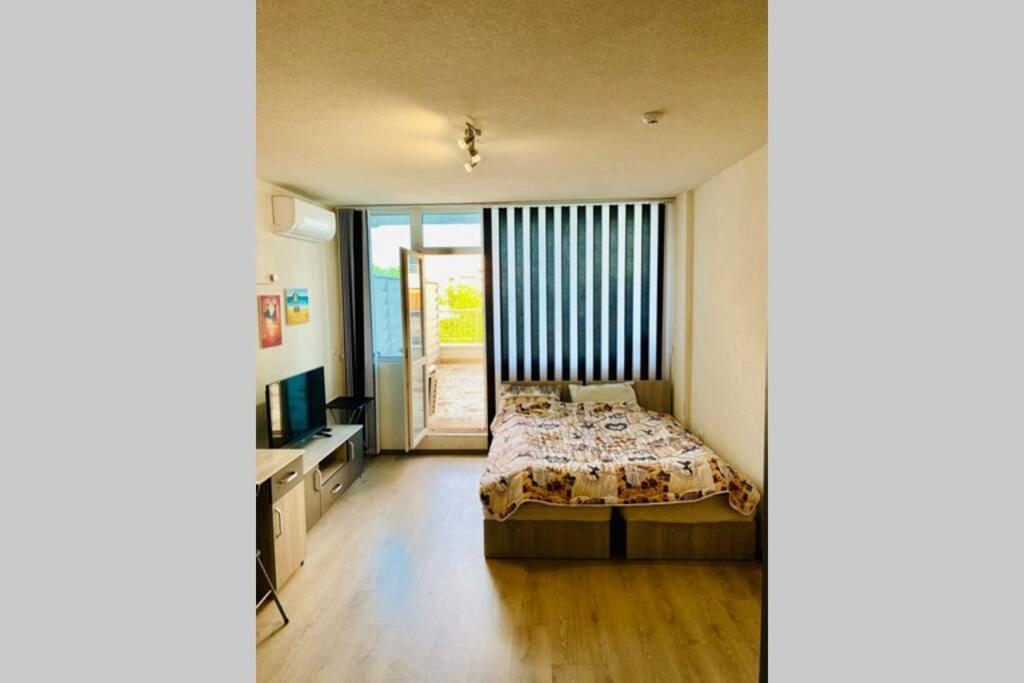 Апартаменты Large Studio In Studentski Grad With Huge Terrace София Экстерьер фото