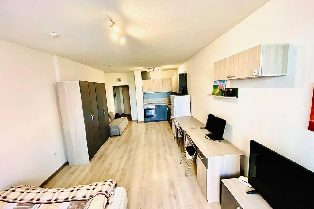 Апартаменты Large Studio In Studentski Grad With Huge Terrace София Экстерьер фото